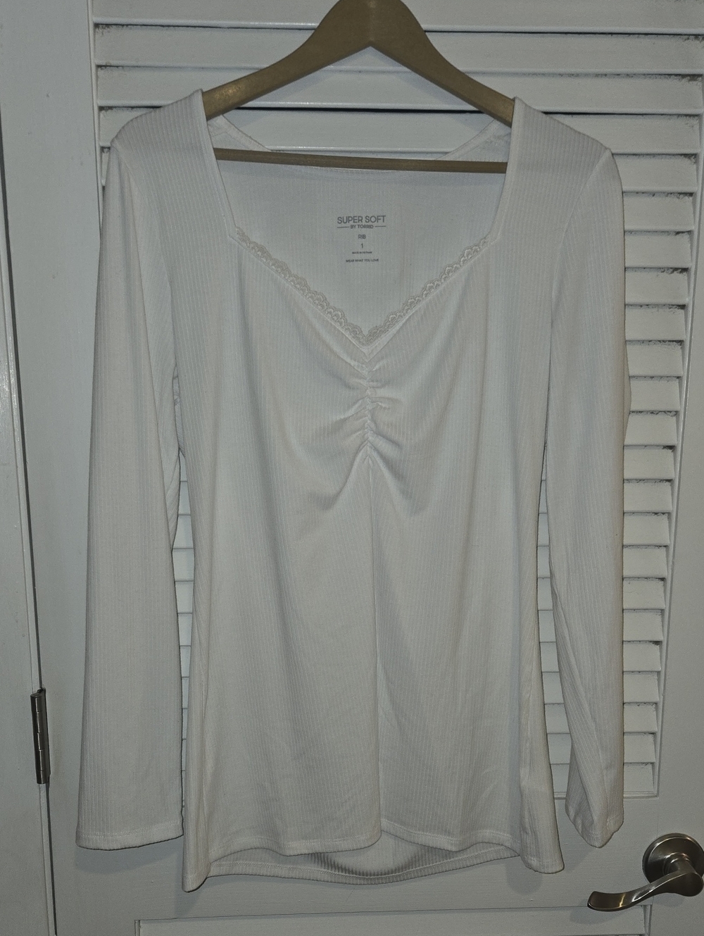 NWOT torrid Lace-Trim Ribbed sweetheart neck Top sz 1
